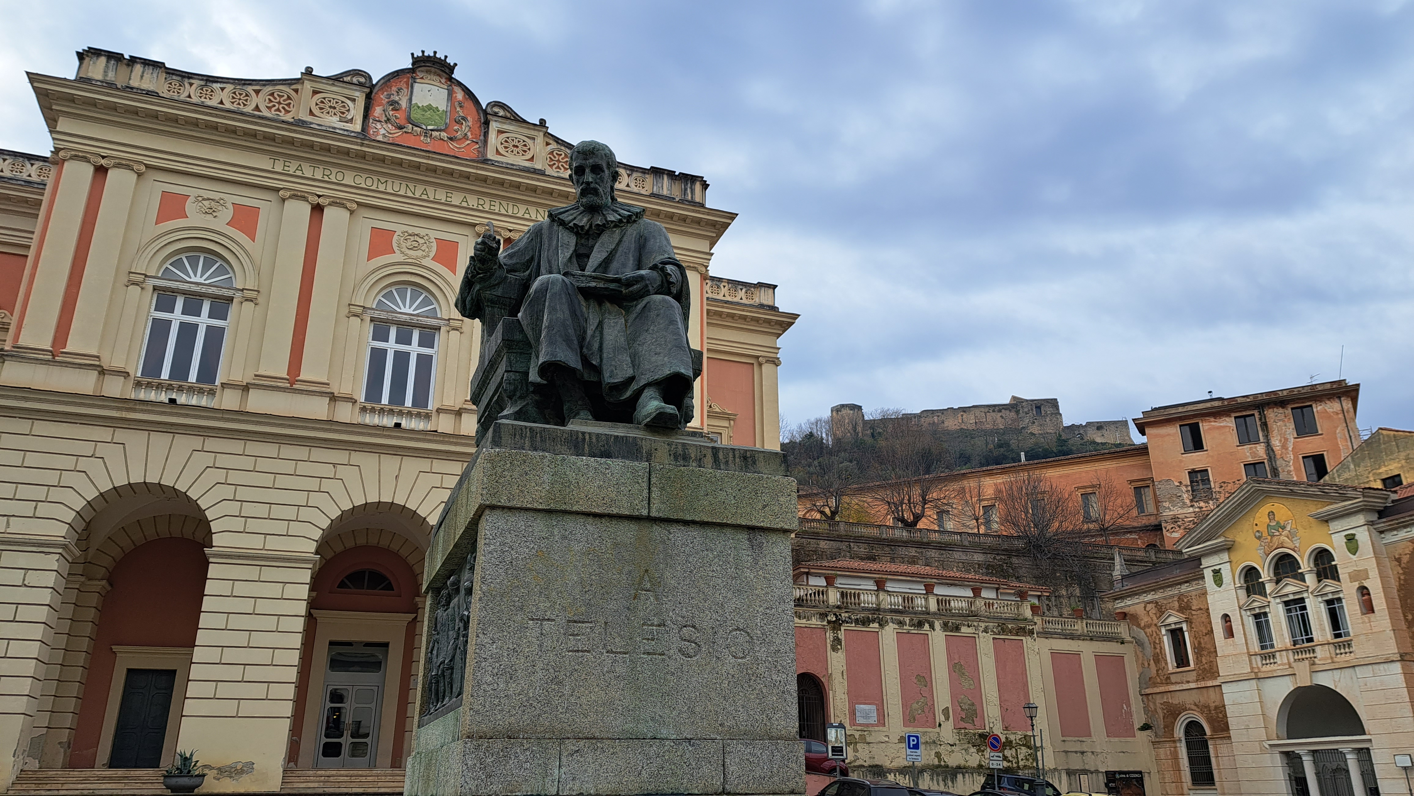 Statua Bernardino Telesio Cosenza